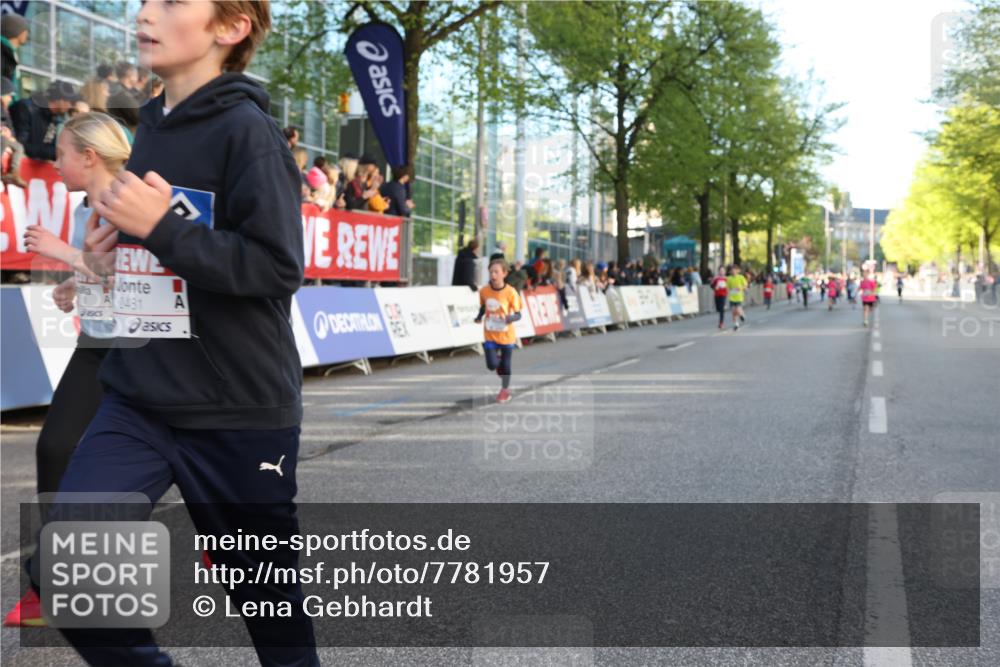 25.04.2025 - Das Zehntel Lena Gebhardt http://msf.ph/oto/7781957 26.04.2025 08:52:00 Ziel 1112, 1113, 1166, 1171, 1176, 1177, 1207, 1208, 1232, 1245, 1621, 1654, 1788, 1939, 2015, 2149, 2161, 2213, 2216, 2348, 2355, 2481, 2505, 2644, 2684, 2700, 2779, 2886, 2907, 2960, 2975, 3060, 3066, 3160, 3161, 3212, 3404, 3407, 3450, 3486, 3496, 3516, 3530, 3538, 3595, 3720, 3856, 3873 meine-sportfotos.de