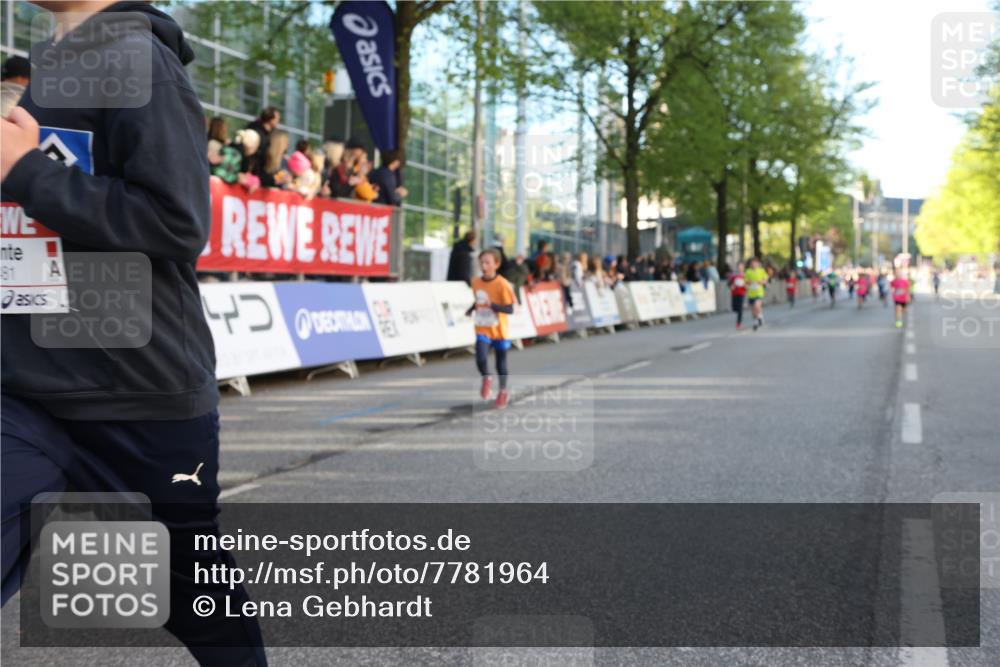 25.04.2025 - Das Zehntel Lena Gebhardt http://msf.ph/oto/7781964 26.04.2025 08:52:00 Ziel 1112, 1113, 1166, 1171, 1176, 1177, 1207, 1208, 1232, 1245, 1621, 1654, 1788, 1939, 2015, 2149, 2161, 2213, 2216, 2348, 2355, 2481, 2505, 2644, 2684, 2700, 2779, 2886, 2907, 2960, 2975, 3060, 3066, 3160, 3161, 3212, 3404, 3407, 3450, 3486, 3496, 3516, 3530, 3538, 3595, 3720, 3856, 3873 meine-sportfotos.de