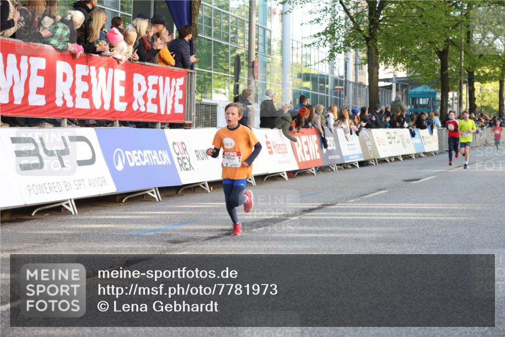 25.04.2025 - Das Zehntel Lena Gebhardt http://msf.ph/oto/7781973 26.04.2025 08:52:00 Ziel 1112, 1113, 1166, 1171, 1176, 1177, 1207, 1208, 1232, 1245, 1621, 1654, 1788, 1939, 2015, 2149, 2161, 2213, 2216, 2348, 2355, 2481, 2505, 2644, 2684, 2700, 2779, 2886, 2907, 2960, 2975, 3060, 3066, 3160, 3161, 3212, 3404, 3407, 3450, 3486, 3496, 3516, 3530, 3538, 3595, 3720, 3856, 3873 meine-sportfotos.de