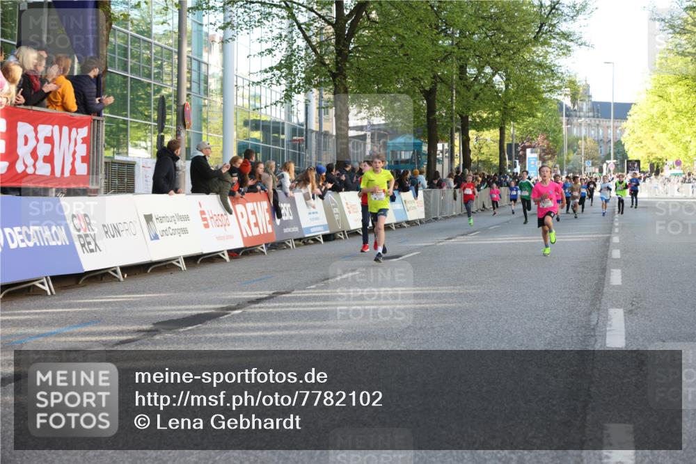 25.04.2025 - Das Zehntel Lena Gebhardt http://msf.ph/oto/7782102 26.04.2025 08:52:02 Ziel 1112, 1113, 1166, 1171, 1176, 1188, 1207, 1208, 1232, 1245, 1621, 1654, 1788, 1939, 2015, 2023, 2149, 2161, 2216, 2348, 2355, 2481, 2505, 2644, 2700, 2779, 2886, 2975, 3060, 3066, 3160, 3161, 3212, 3404, 3407, 3450, 3486, 3496, 3516, 3530, 3538, 3595, 3720, 3856, 3873 meine-sportfotos.de