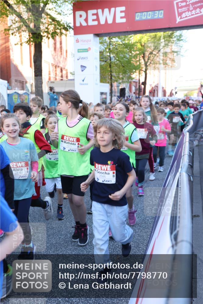 25.04.2025 - Das Zehntel Lena Gebhardt http://msf.ph/oto/7798770 26.04.2025 07:32:23 Allgemein zum Event 2895, 1571, 2586, 0, 00, 30, 4, 2345 meine-sportfotos.de