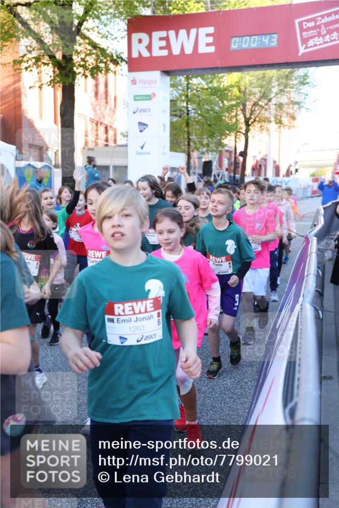 25.04.2025 - Das Zehntel Lena Gebhardt http://msf.ph/oto/7799021 26.04.2025 07:32:36 Allgemein zum Event 0, 00, 43, 1263, 1261, 8236 meine-sportfotos.de