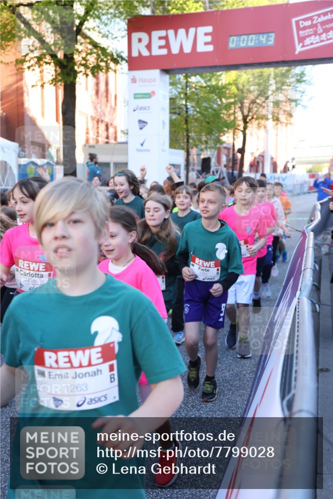 25.04.2025 - Das Zehntel Lena Gebhardt http://msf.ph/oto/7799028 26.04.2025 07:32:37 Allgemein zum Event 3428, 1261, 1263, 0, 00, 43 meine-sportfotos.de