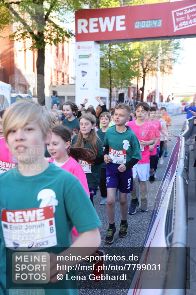 25.04.2025 - Das Zehntel Lena Gebhardt http://msf.ph/oto/7799031 26.04.2025 07:32:37 Allgemein zum Event 0, 00, 43, 1263, 1261 meine-sportfotos.de