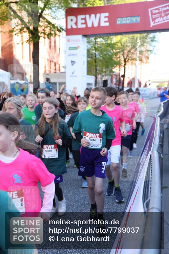 25.04.2025 - Das Zehntel Lena Gebhardt http://msf.ph/oto/7799037 26.04.2025 07:32:37 Allgemein zum Event 0, 00, 44, 2391, 1261, 1500, 16020 meine-sportfotos.de