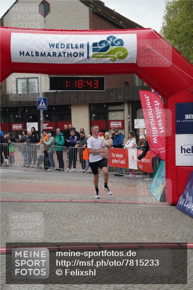 04.05.2025 - 8. Wedeler Halbmarathon Felixshl http://msf.ph/oto/7815233 04.05.2025 11:18:41 Ziel 826, 1095 meine-sportfotos.de