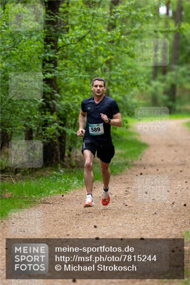 04.05.2025 - 8. Wedeler Halbmarathon Michael Strokosch http://msf.ph/oto/7815244 04.05.2025 10:26:55 Laufen 589 meine-sportfotos.de