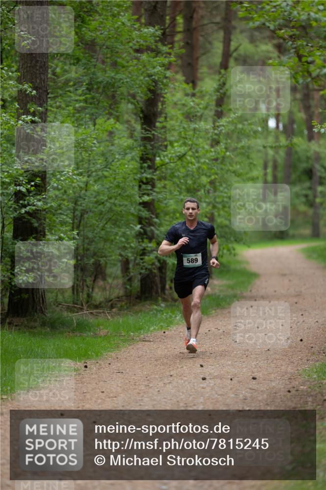 04.05.2025 - 8. Wedeler Halbmarathon Michael Strokosch http://msf.ph/oto/7815245 04.05.2025 10:26:55 Laufen 589 meine-sportfotos.de