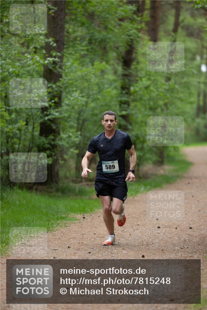 04.05.2025 - 8. Wedeler Halbmarathon Michael Strokosch http://msf.ph/oto/7815248 04.05.2025 10:26:57 Laufen 589 meine-sportfotos.de