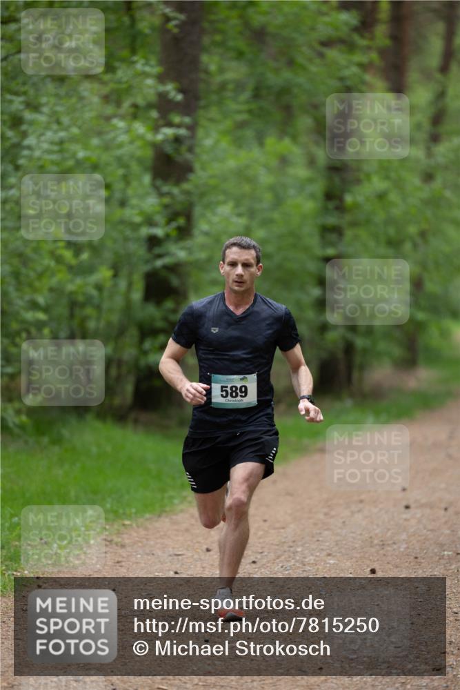 04.05.2025 - 8. Wedeler Halbmarathon Michael Strokosch http://msf.ph/oto/7815250 04.05.2025 10:26:58 Laufen 589 meine-sportfotos.de