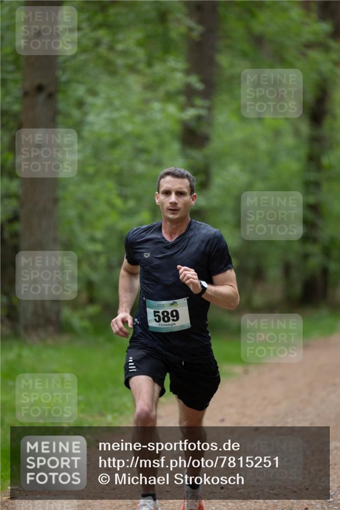 04.05.2025 - 8. Wedeler Halbmarathon Michael Strokosch http://msf.ph/oto/7815251 04.05.2025 10:26:59 Laufen 589 meine-sportfotos.de