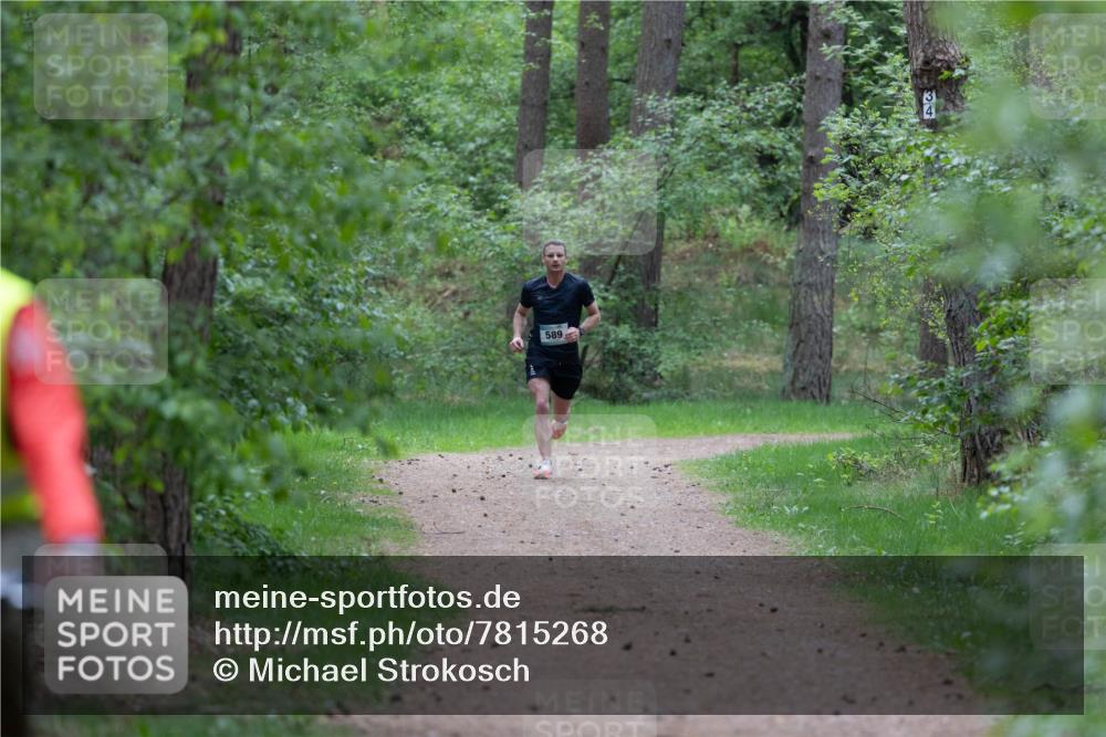 04.05.2025 - 8. Wedeler Halbmarathon Michael Strokosch http://msf.ph/oto/7815268 04.05.2025 10:27:01 Laufen 589 meine-sportfotos.de
