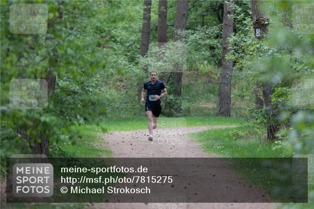 04.05.2025 - 8. Wedeler Halbmarathon Michael Strokosch http://msf.ph/oto/7815275 04.05.2025 10:27:01 Laufen 589 meine-sportfotos.de