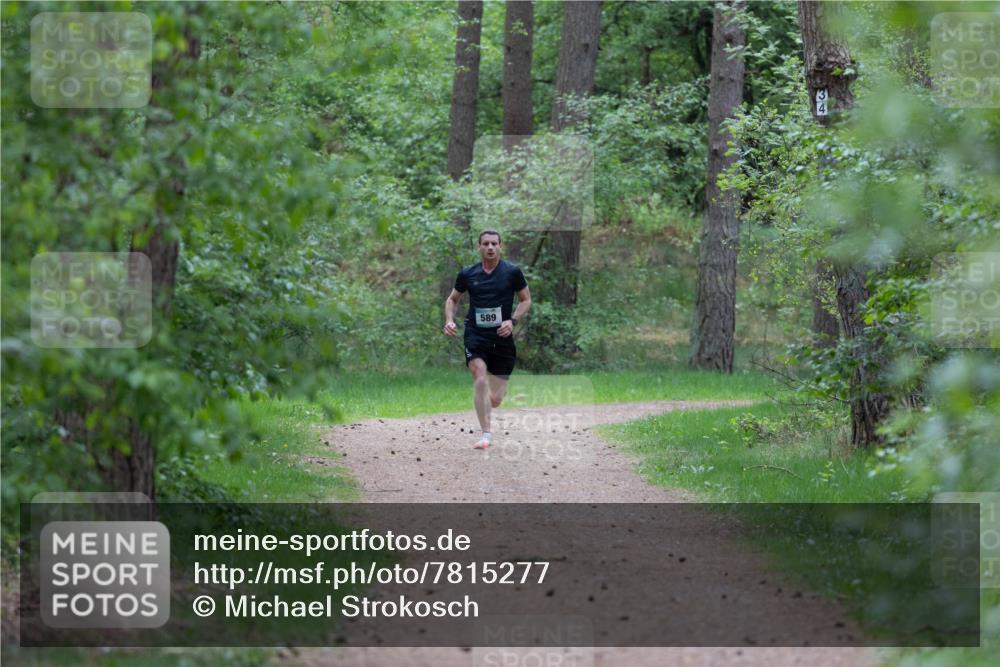 04.05.2025 - 8. Wedeler Halbmarathon Michael Strokosch http://msf.ph/oto/7815277 04.05.2025 10:27:01 Laufen 589 meine-sportfotos.de