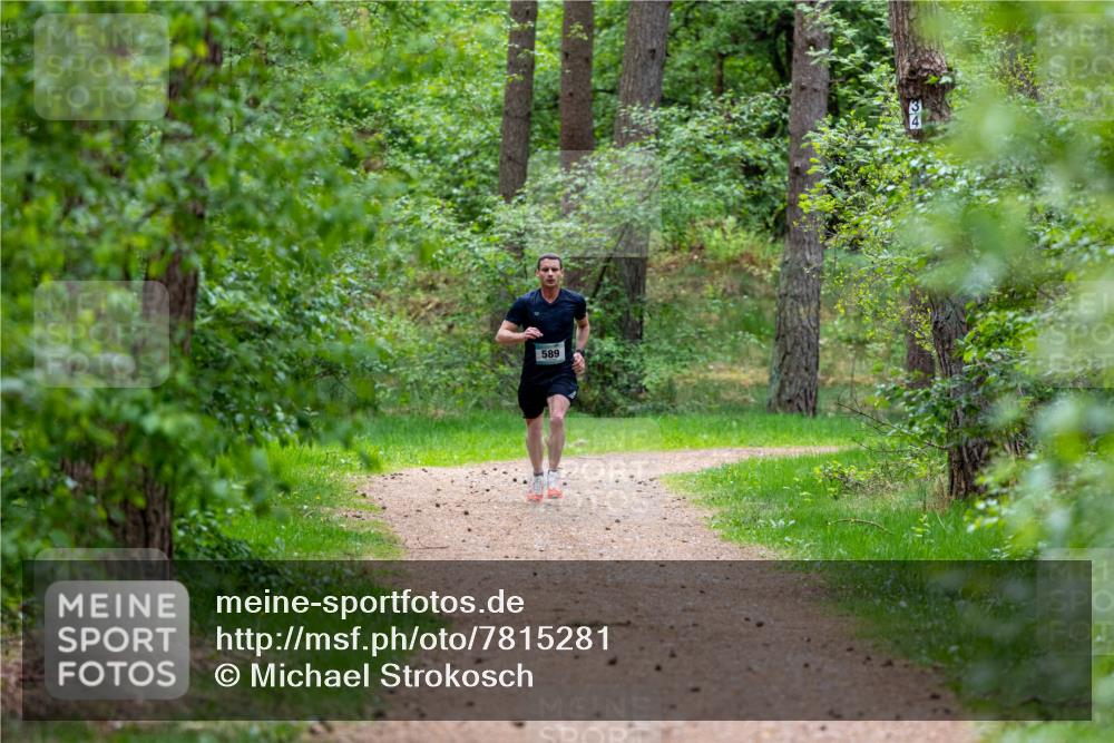 04.05.2025 - 8. Wedeler Halbmarathon Michael Strokosch http://msf.ph/oto/7815281 04.05.2025 10:27:01 Laufen 589 meine-sportfotos.de