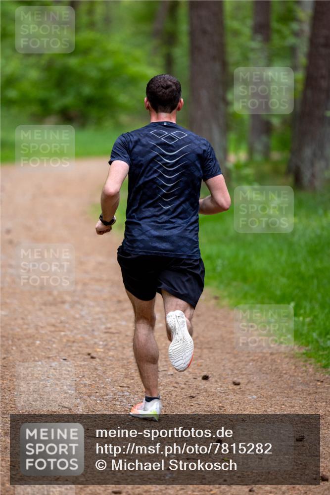 04.05.2025 - 8. Wedeler Halbmarathon Michael Strokosch http://msf.ph/oto/7815282 04.05.2025 10:27:05 Laufen  meine-sportfotos.de