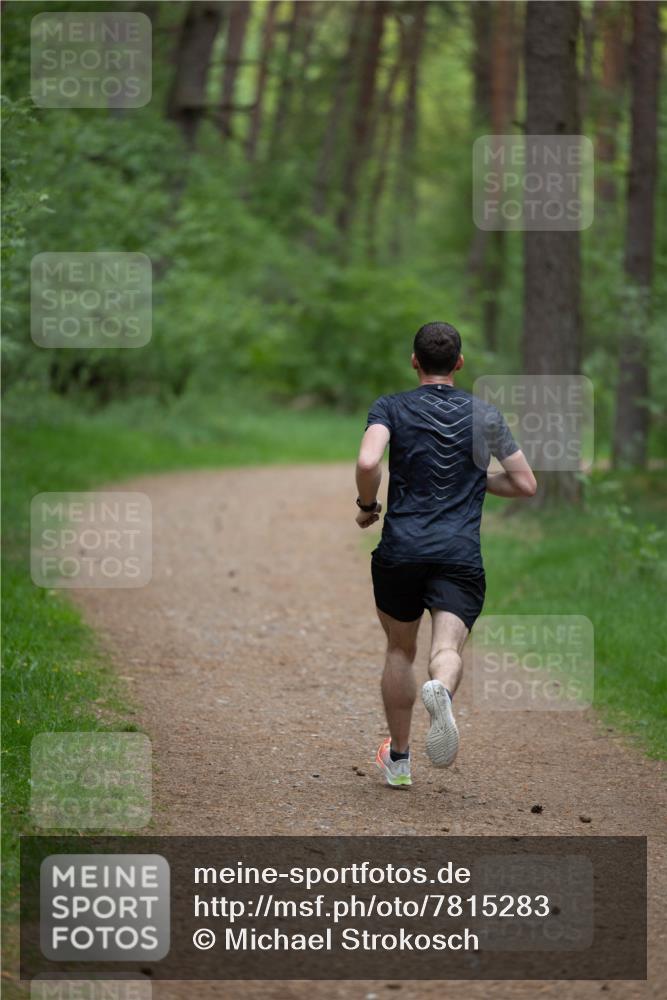 04.05.2025 - 8. Wedeler Halbmarathon Michael Strokosch http://msf.ph/oto/7815283 04.05.2025 10:27:06 Laufen  meine-sportfotos.de