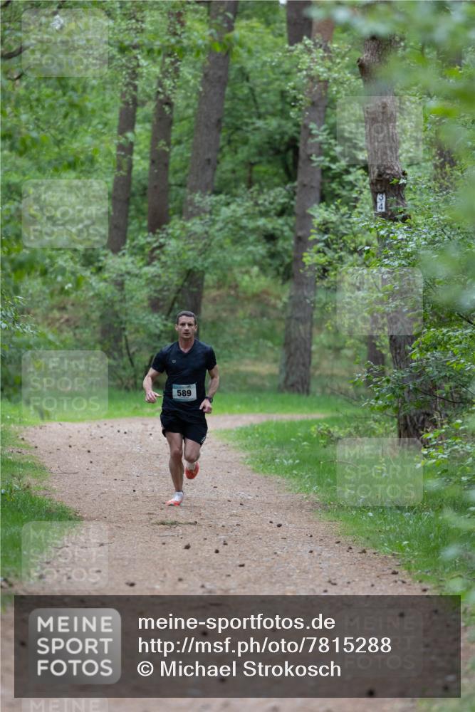 04.05.2025 - 8. Wedeler Halbmarathon Michael Strokosch http://msf.ph/oto/7815288 04.05.2025 10:27:06 Laufen 589 meine-sportfotos.de