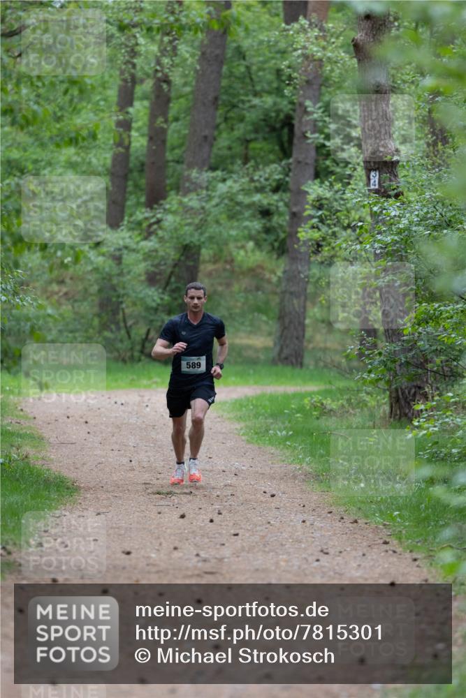 04.05.2025 - 8. Wedeler Halbmarathon Michael Strokosch http://msf.ph/oto/7815301 04.05.2025 10:27:07 Laufen 589 meine-sportfotos.de