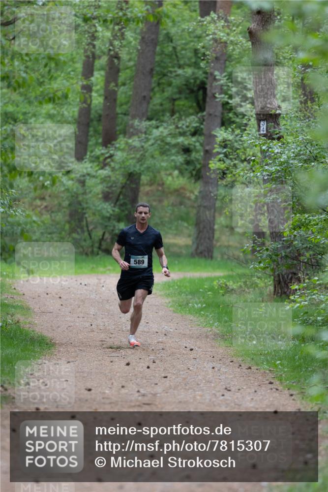 04.05.2025 - 8. Wedeler Halbmarathon Michael Strokosch http://msf.ph/oto/7815307 04.05.2025 10:27:07 Laufen 589 meine-sportfotos.de
