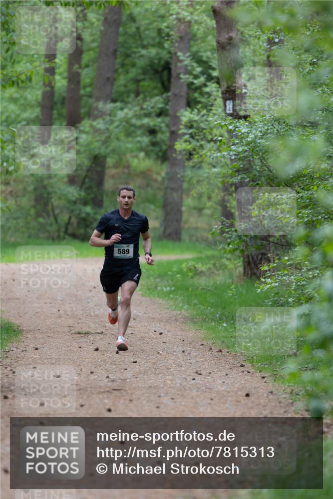 04.05.2025 - 8. Wedeler Halbmarathon Michael Strokosch http://msf.ph/oto/7815313 04.05.2025 10:27:09 Laufen 589 meine-sportfotos.de