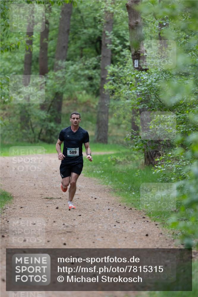 04.05.2025 - 8. Wedeler Halbmarathon Michael Strokosch http://msf.ph/oto/7815315 04.05.2025 10:27:09 Laufen 589 meine-sportfotos.de