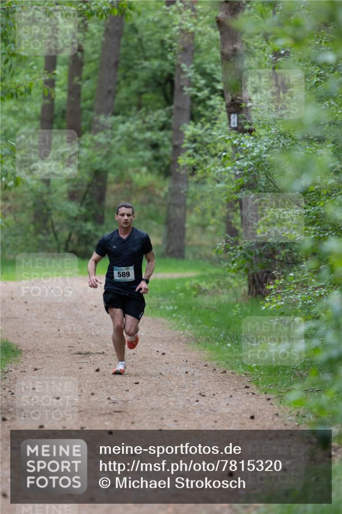 04.05.2025 - 8. Wedeler Halbmarathon Michael Strokosch http://msf.ph/oto/7815320 04.05.2025 10:27:09 Laufen 589 meine-sportfotos.de