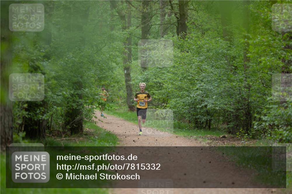04.05.2025 - 8. Wedeler Halbmarathon Michael Strokosch http://msf.ph/oto/7815332 04.05.2025 10:27:34 Laufen 60 meine-sportfotos.de