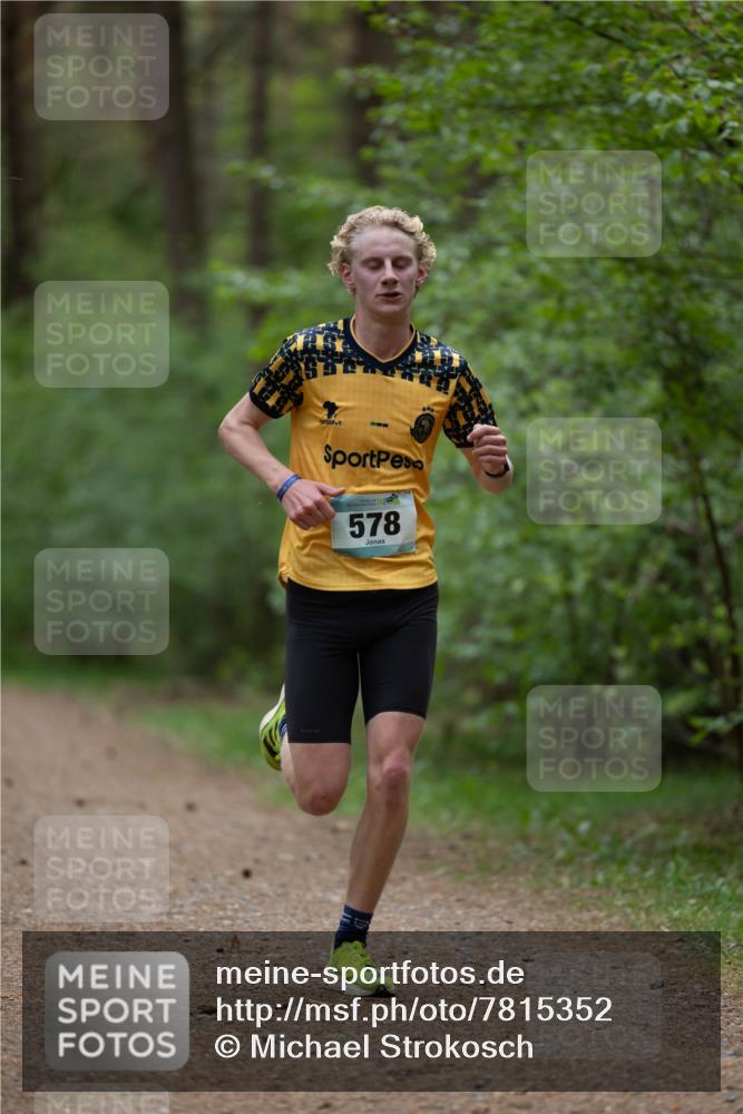 04.05.2025 - 8. Wedeler Halbmarathon Michael Strokosch http://msf.ph/oto/7815352 04.05.2025 10:27:43 Laufen 578 meine-sportfotos.de