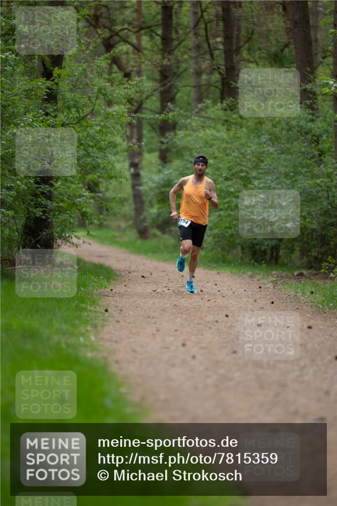 04.05.2025 - 8. Wedeler Halbmarathon Michael Strokosch http://msf.ph/oto/7815359 04.05.2025 10:27:47 Laufen 1134 meine-sportfotos.de