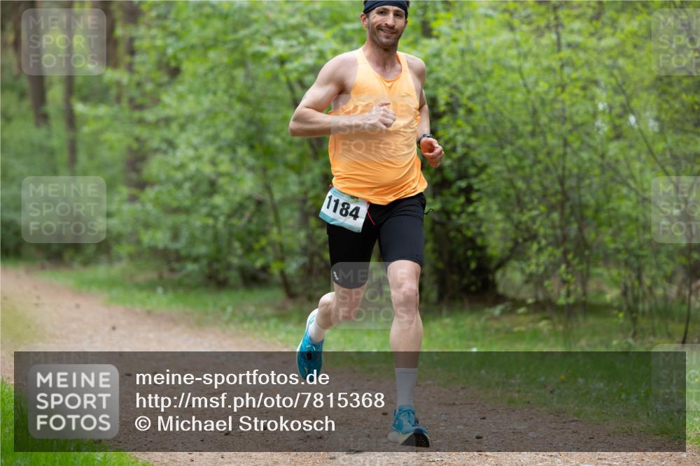 04.05.2025 - 8. Wedeler Halbmarathon Michael Strokosch http://msf.ph/oto/7815368 04.05.2025 10:27:53 Laufen 1184 meine-sportfotos.de