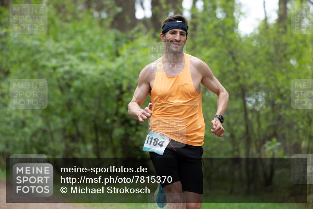04.05.2025 - 8. Wedeler Halbmarathon Michael Strokosch http://msf.ph/oto/7815370 04.05.2025 10:27:53 Laufen 1184 meine-sportfotos.de