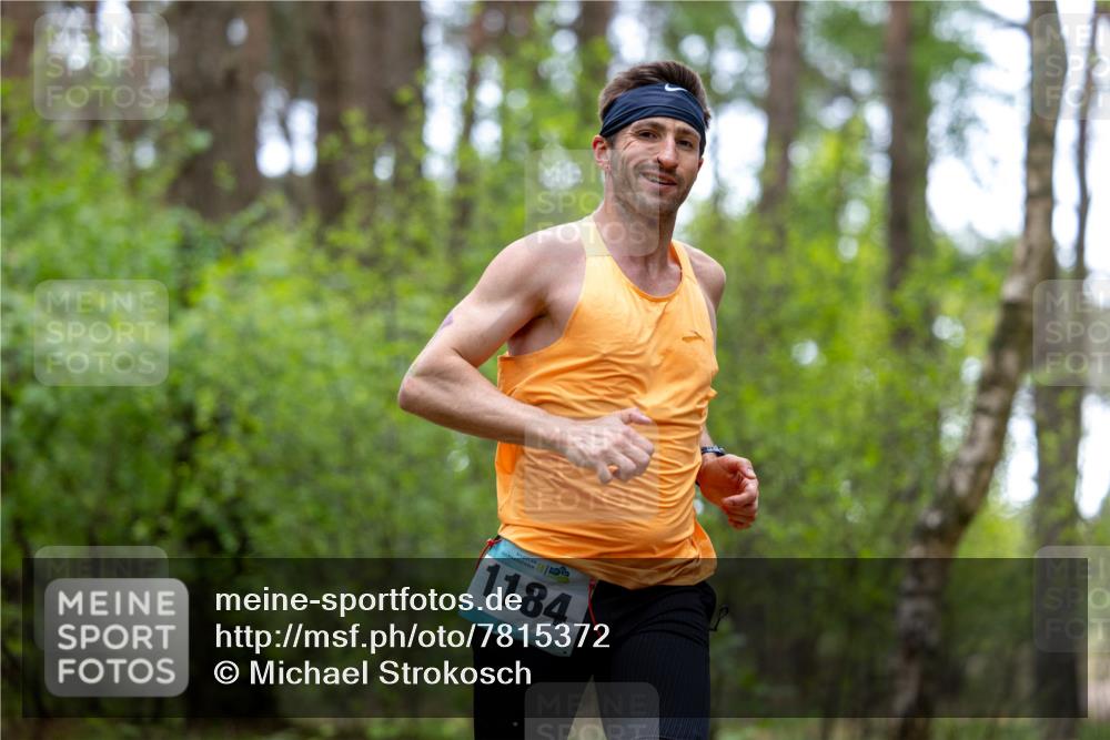 04.05.2025 - 8. Wedeler Halbmarathon Michael Strokosch http://msf.ph/oto/7815372 04.05.2025 10:27:54 Laufen 56, 1184 meine-sportfotos.de