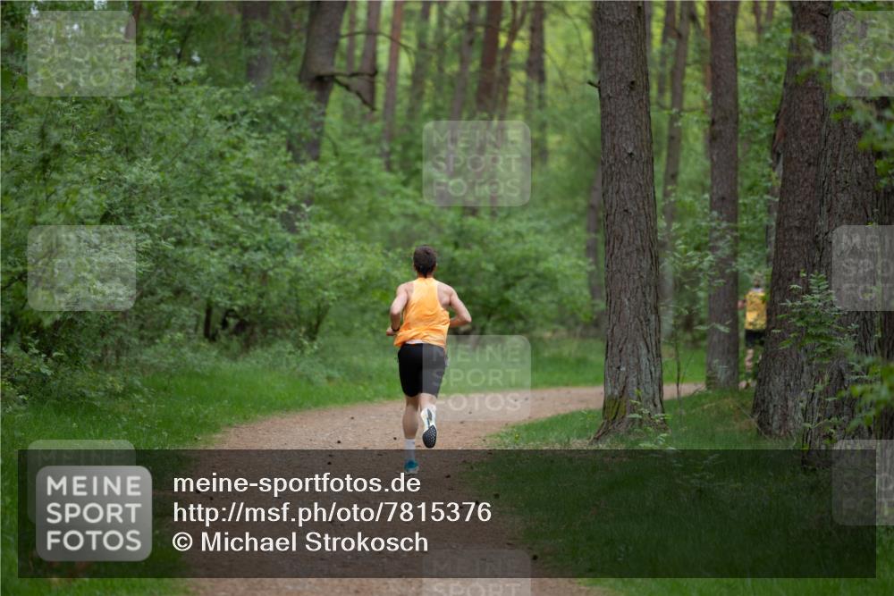 04.05.2025 - 8. Wedeler Halbmarathon Michael Strokosch http://msf.ph/oto/7815376 04.05.2025 10:28:03 Laufen  meine-sportfotos.de