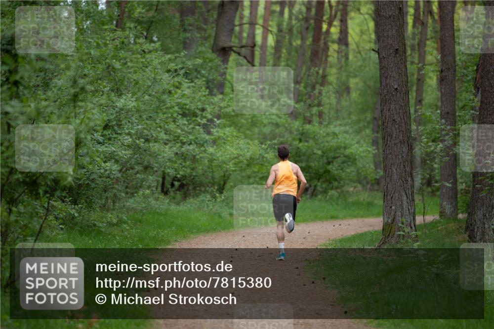 04.05.2025 - 8. Wedeler Halbmarathon Michael Strokosch http://msf.ph/oto/7815380 04.05.2025 10:28:04 Laufen  meine-sportfotos.de