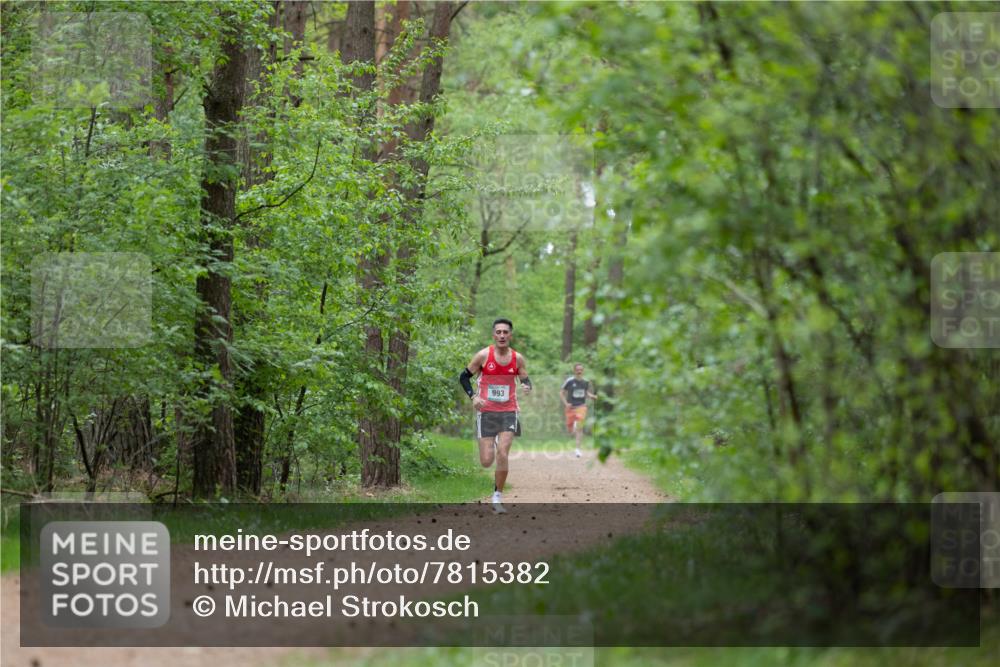 04.05.2025 - 8. Wedeler Halbmarathon Michael Strokosch http://msf.ph/oto/7815382 04.05.2025 10:29:12 Laufen 993 meine-sportfotos.de