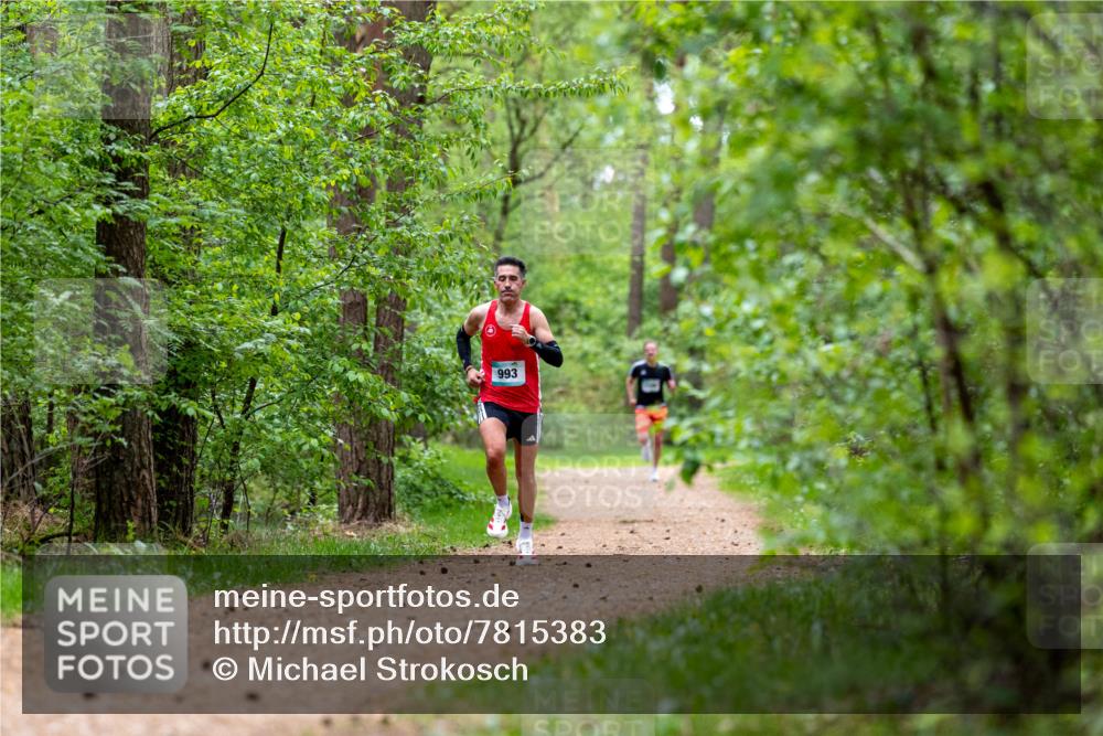 04.05.2025 - 8. Wedeler Halbmarathon Michael Strokosch http://msf.ph/oto/7815383 04.05.2025 10:29:13 Laufen 993 meine-sportfotos.de