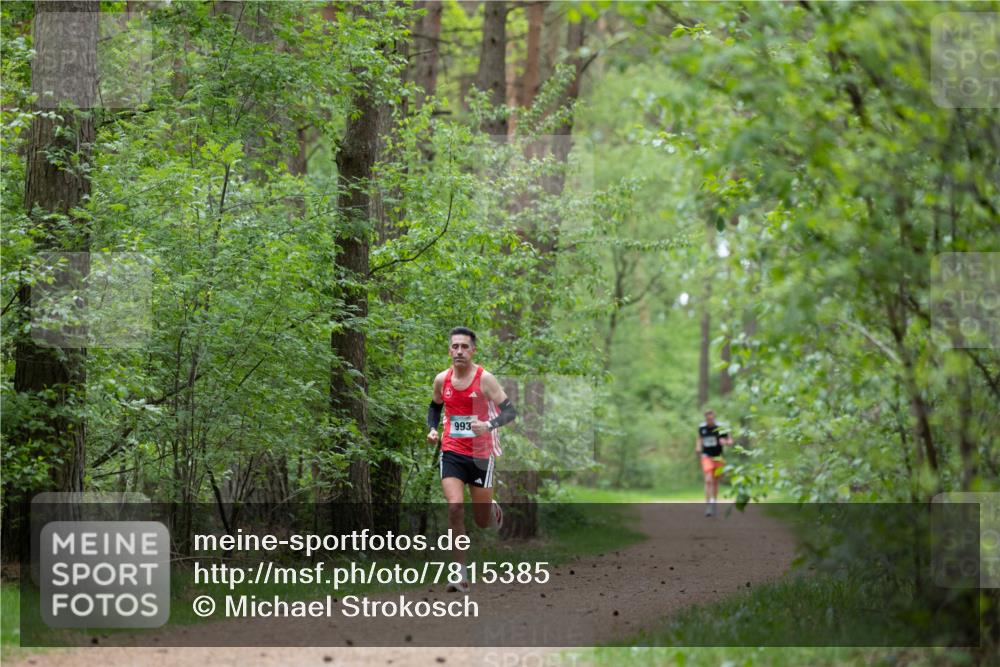 04.05.2025 - 8. Wedeler Halbmarathon Michael Strokosch http://msf.ph/oto/7815385 04.05.2025 10:29:15 Laufen 993 meine-sportfotos.de