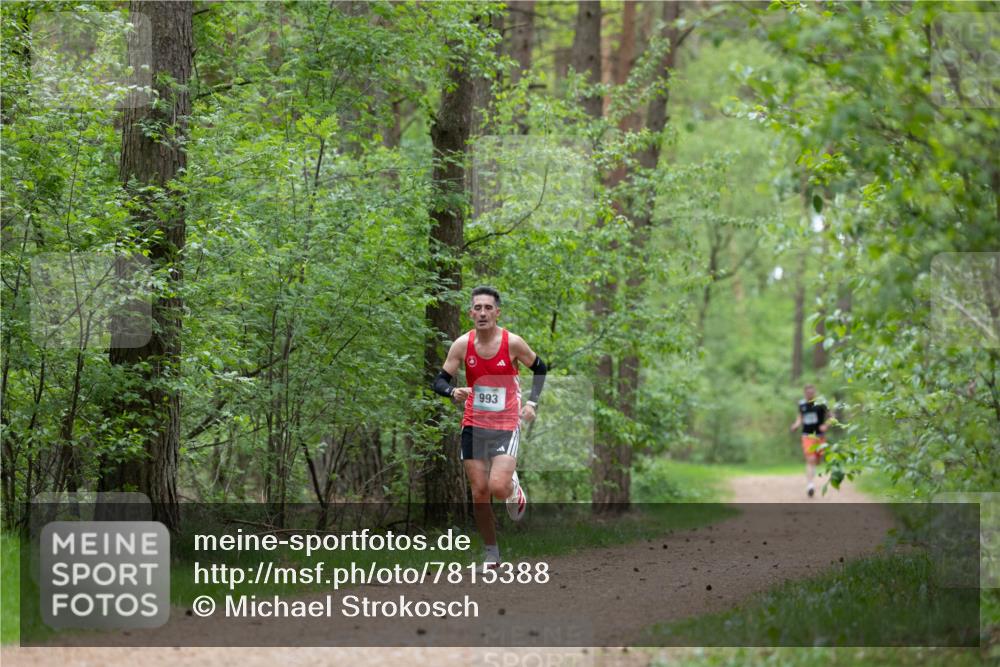 04.05.2025 - 8. Wedeler Halbmarathon Michael Strokosch http://msf.ph/oto/7815388 04.05.2025 10:29:16 Laufen 993 meine-sportfotos.de