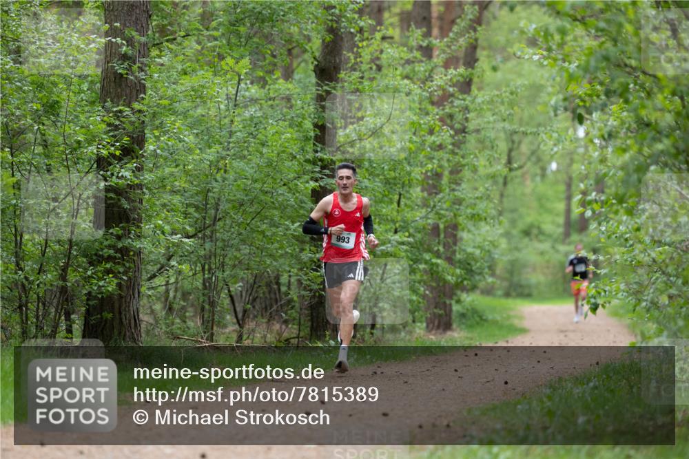 04.05.2025 - 8. Wedeler Halbmarathon Michael Strokosch http://msf.ph/oto/7815389 04.05.2025 10:29:16 Laufen 993 meine-sportfotos.de