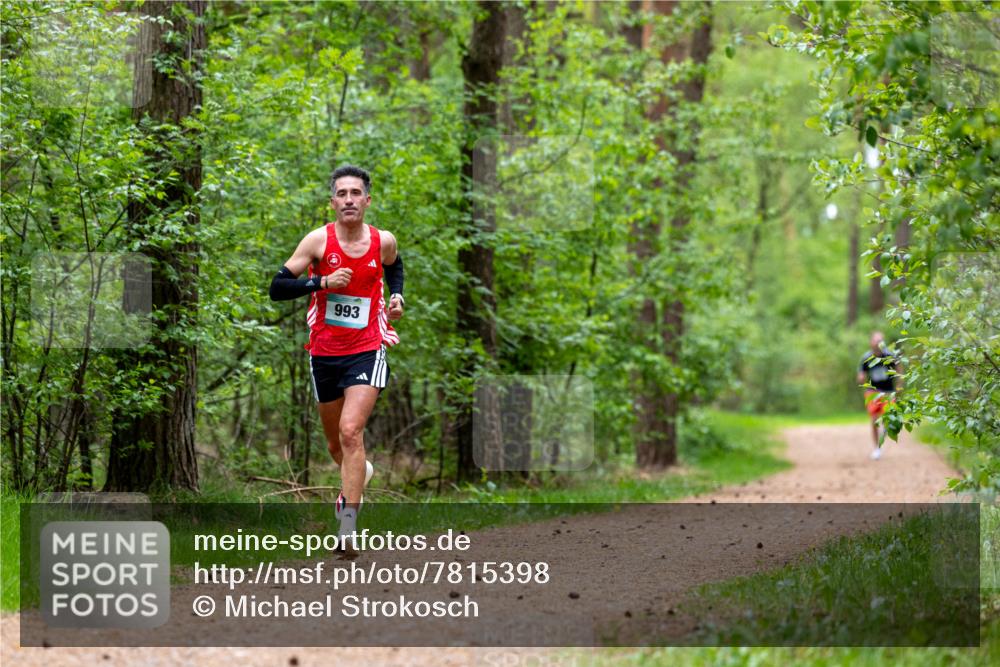 04.05.2025 - 8. Wedeler Halbmarathon Michael Strokosch http://msf.ph/oto/7815398 04.05.2025 10:29:18 Laufen 993 meine-sportfotos.de
