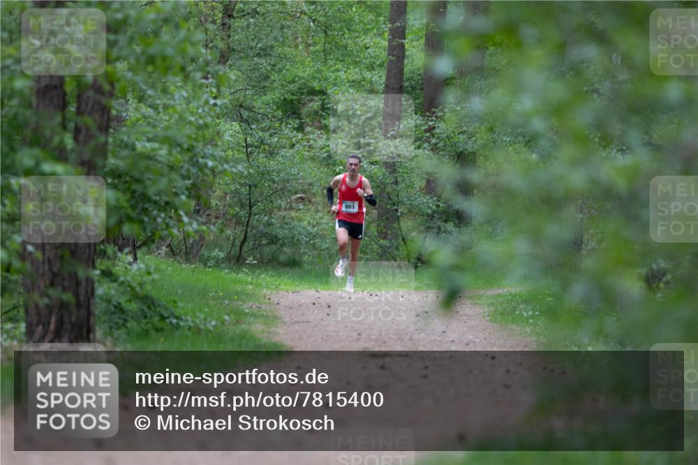 04.05.2025 - 8. Wedeler Halbmarathon Michael Strokosch http://msf.ph/oto/7815400 04.05.2025 10:29:18 Laufen 993 meine-sportfotos.de