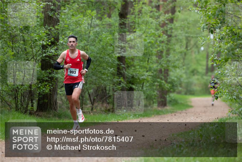 04.05.2025 - 8. Wedeler Halbmarathon Michael Strokosch http://msf.ph/oto/7815407 04.05.2025 10:29:18 Laufen 993 meine-sportfotos.de