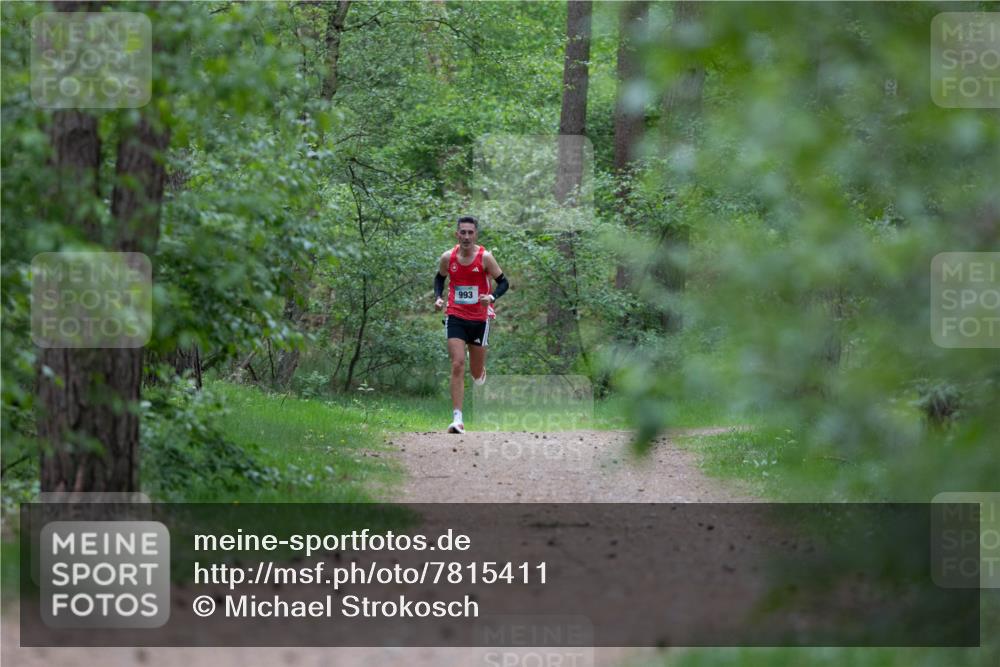 04.05.2025 - 8. Wedeler Halbmarathon Michael Strokosch http://msf.ph/oto/7815411 04.05.2025 10:29:19 Laufen 993 meine-sportfotos.de
