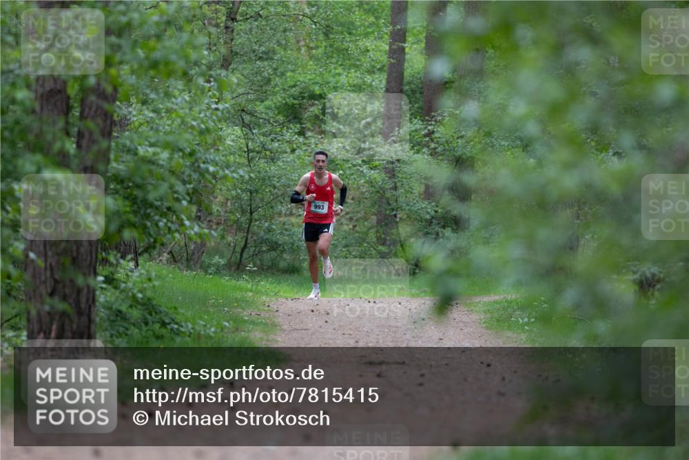 04.05.2025 - 8. Wedeler Halbmarathon Michael Strokosch http://msf.ph/oto/7815415 04.05.2025 10:29:19 Laufen 993 meine-sportfotos.de
