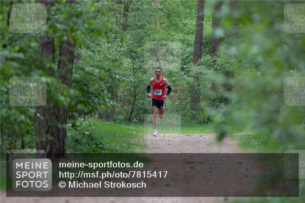 04.05.2025 - 8. Wedeler Halbmarathon Michael Strokosch http://msf.ph/oto/7815417 04.05.2025 10:29:21 Laufen 993 meine-sportfotos.de