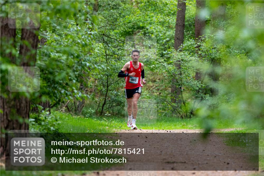 04.05.2025 - 8. Wedeler Halbmarathon Michael Strokosch http://msf.ph/oto/7815421 04.05.2025 10:29:21 Laufen 993 meine-sportfotos.de