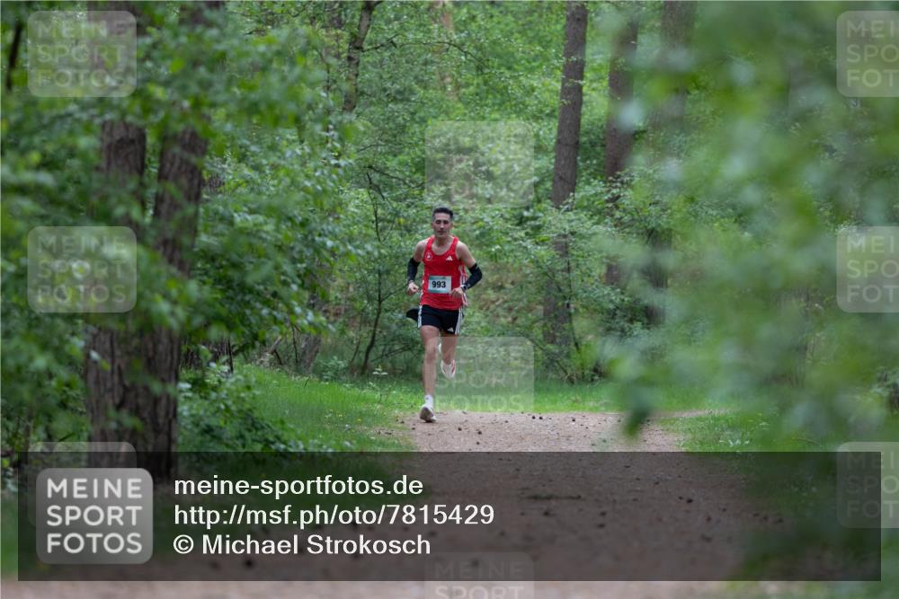 04.05.2025 - 8. Wedeler Halbmarathon Michael Strokosch http://msf.ph/oto/7815429 04.05.2025 10:29:21 Laufen 993 meine-sportfotos.de