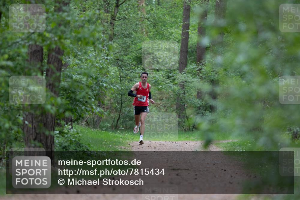 04.05.2025 - 8. Wedeler Halbmarathon Michael Strokosch http://msf.ph/oto/7815434 04.05.2025 10:29:22 Laufen  meine-sportfotos.de
