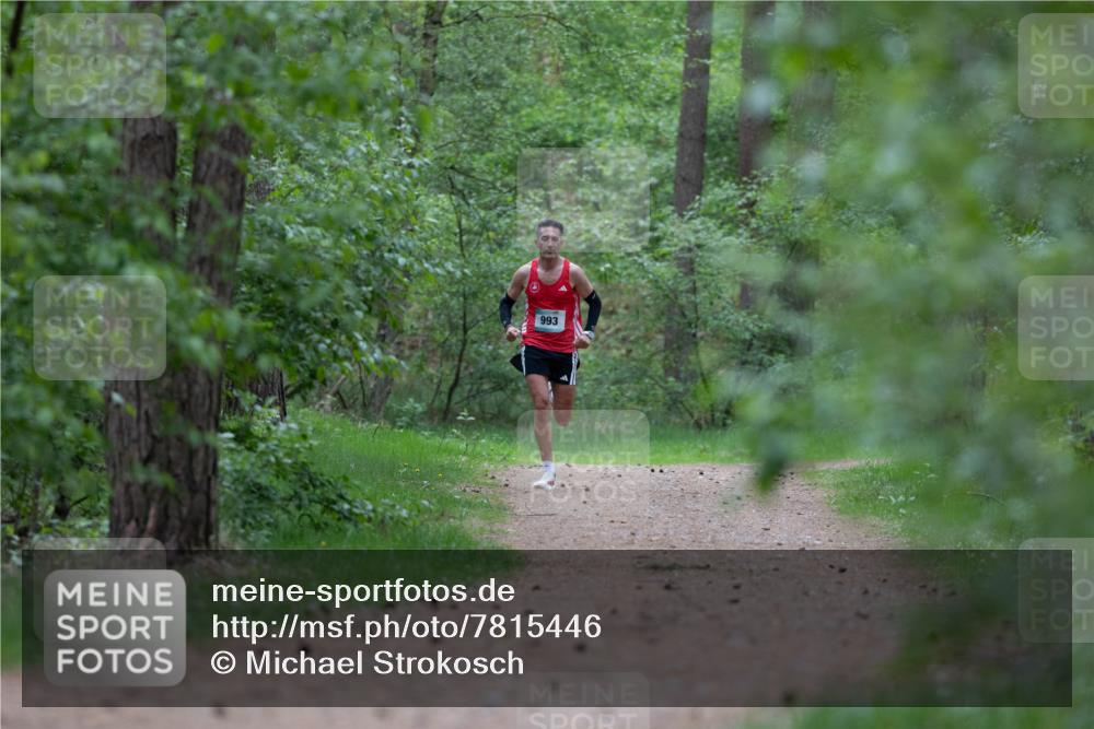 04.05.2025 - 8. Wedeler Halbmarathon Michael Strokosch http://msf.ph/oto/7815446 04.05.2025 10:29:23 Laufen 993 meine-sportfotos.de